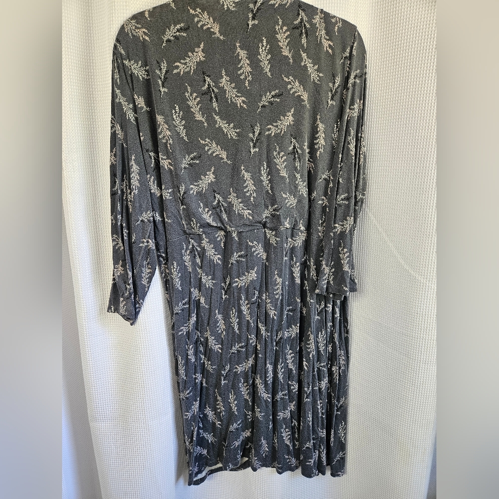 Loft Gray Floral Patterned Wrap Dress